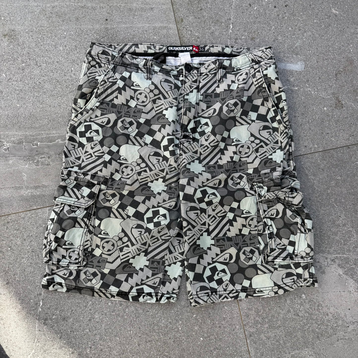 loooong quiksilver AOP shorts - 36”