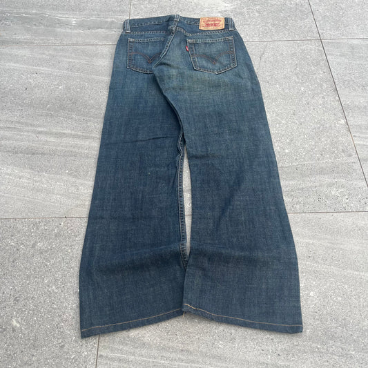rare dark wash levi bootcuts - 30x32”
