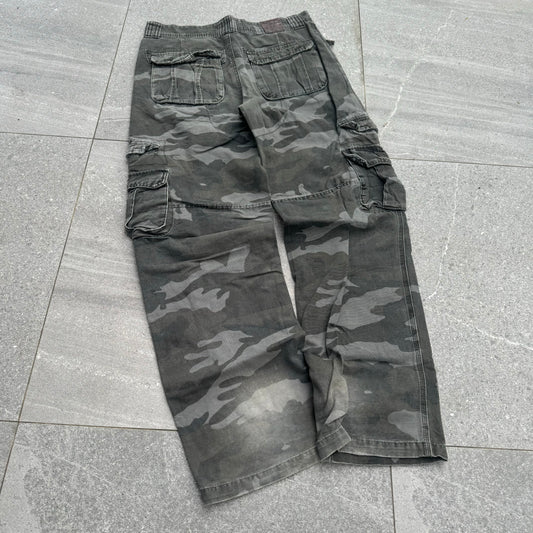 beautiful dark camo beaters - 34x34”