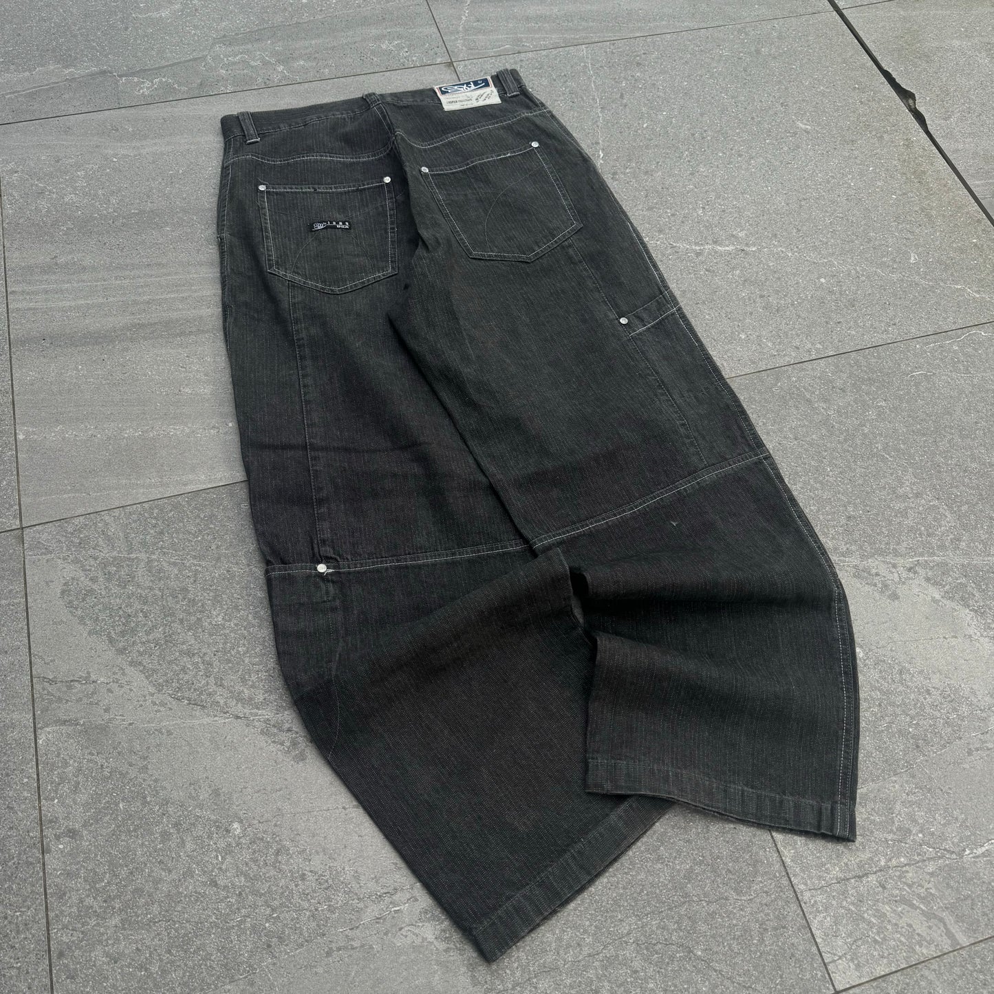 yes officer, this pair right here 32x31”