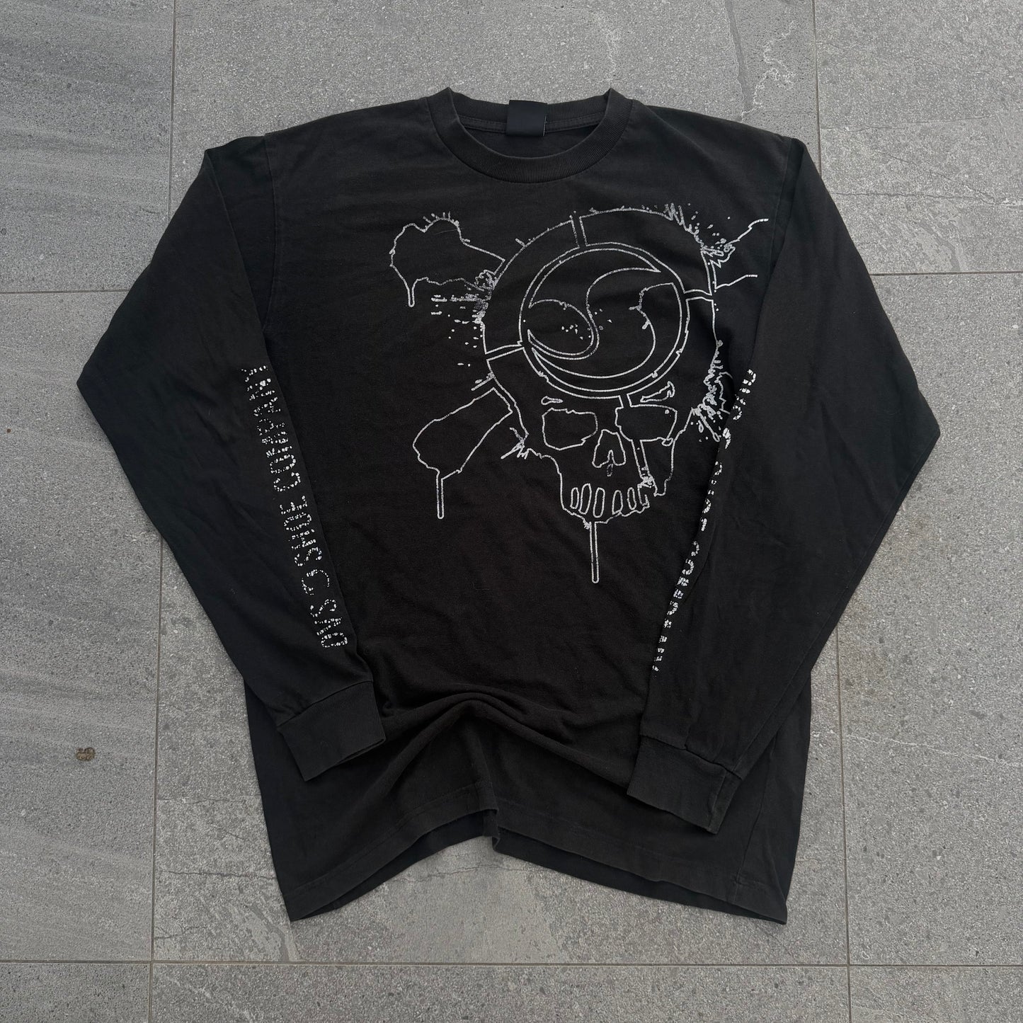 u will not see this again. grail DVS skull longsleeve - M