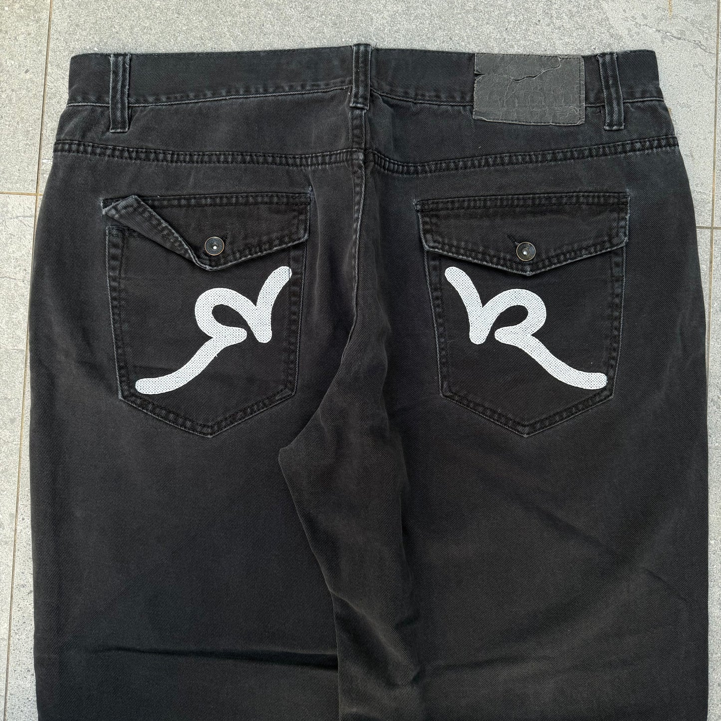 rocawear contrast hits - 40x30”