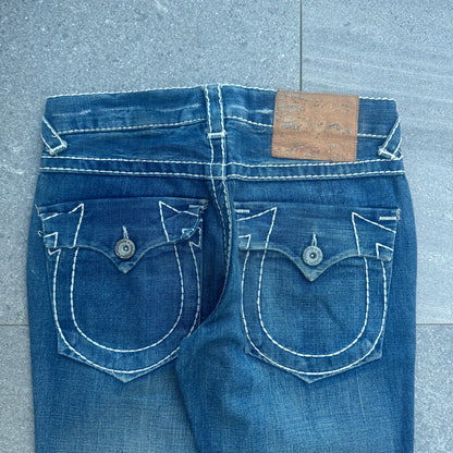 big embroidery trueys - 32x30”