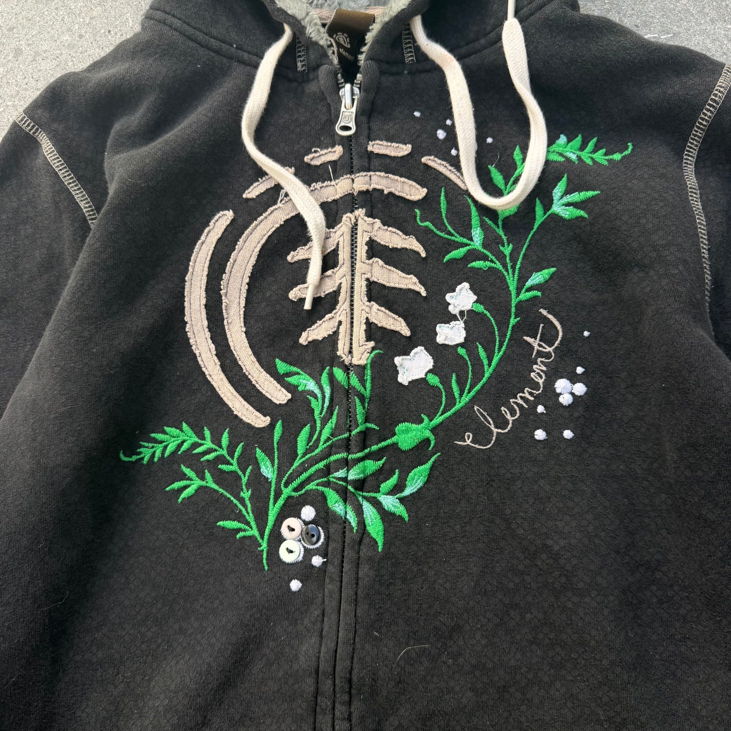 the cutest element zip - womens M