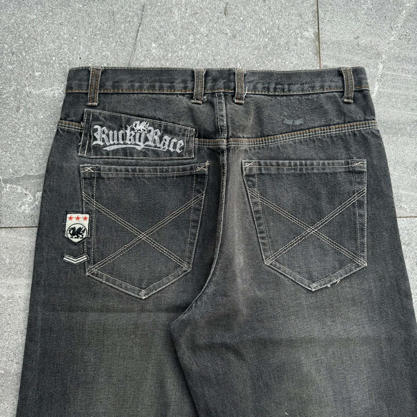 10/10 buckyrace jorts - 33x14”