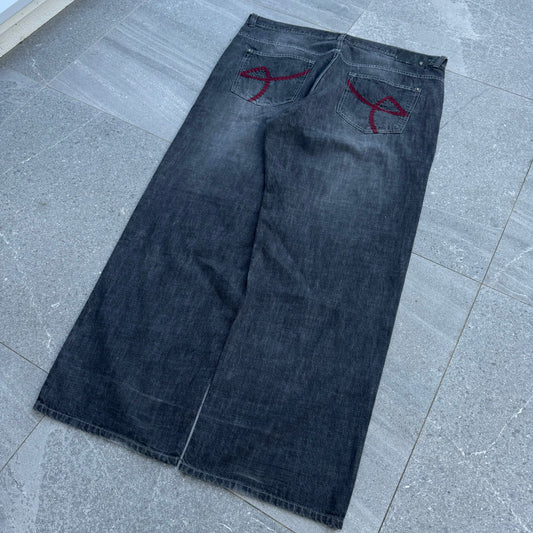 ECKO GRAILSSSS - 46x34”