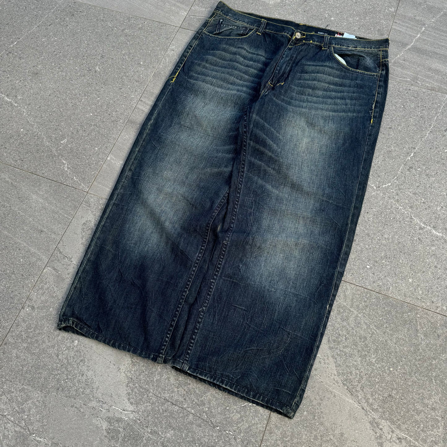 HUGEEE ecko jeans - 40x30”