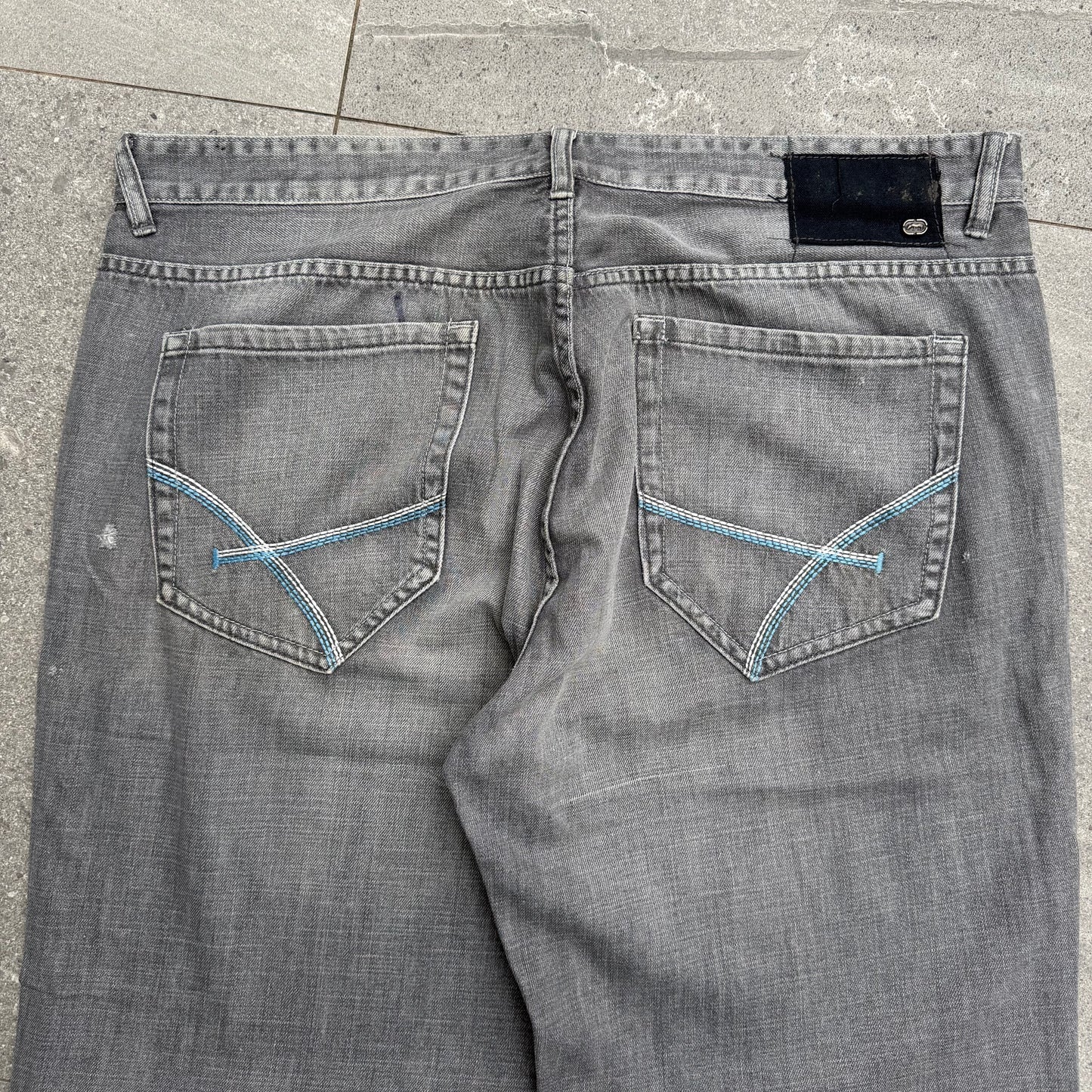ecko concrete fades - 42x32”