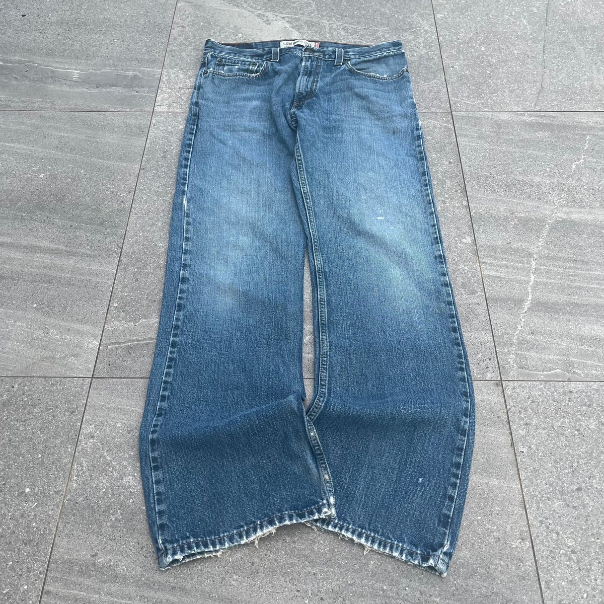 clean levi low rise bootcuts - 34x34”