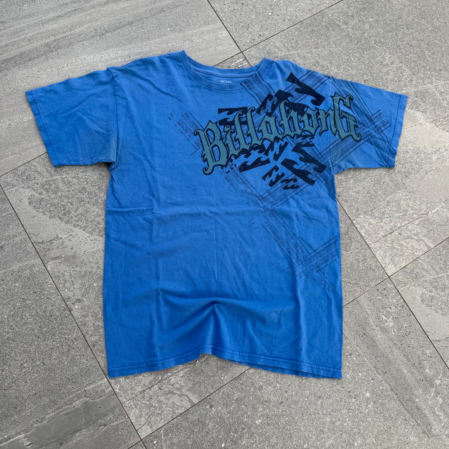 BEAST billabong shoulder hit tee - M