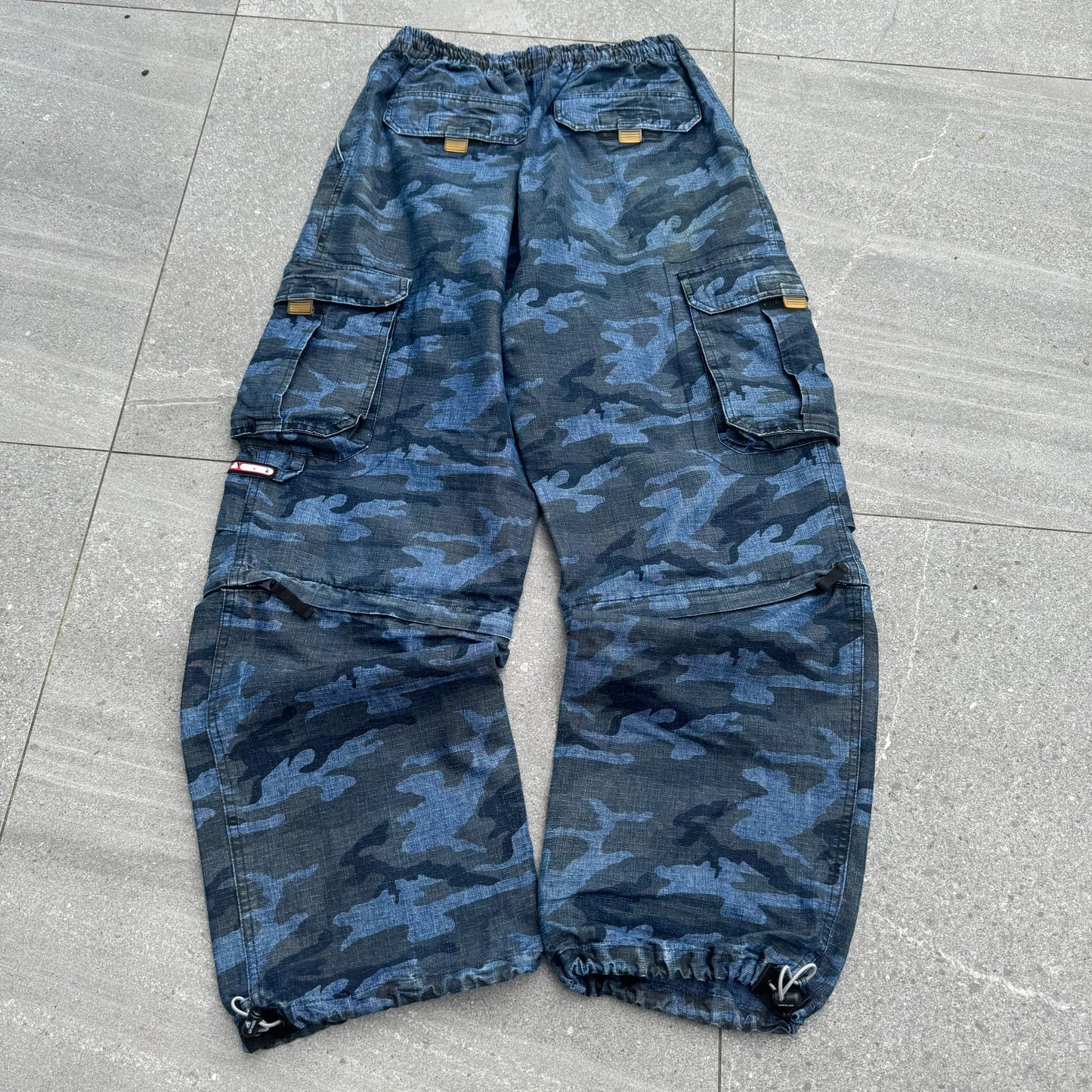 absolute grails. airwalk ZIP OFF CAMOS - 34 x 32”