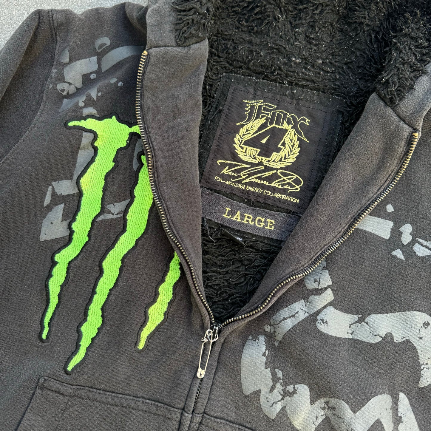 fox x monster zip up - M