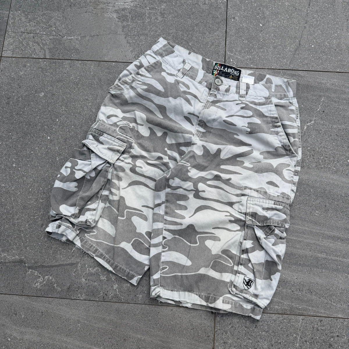 rare af arctic camo billabong shorts - 31”