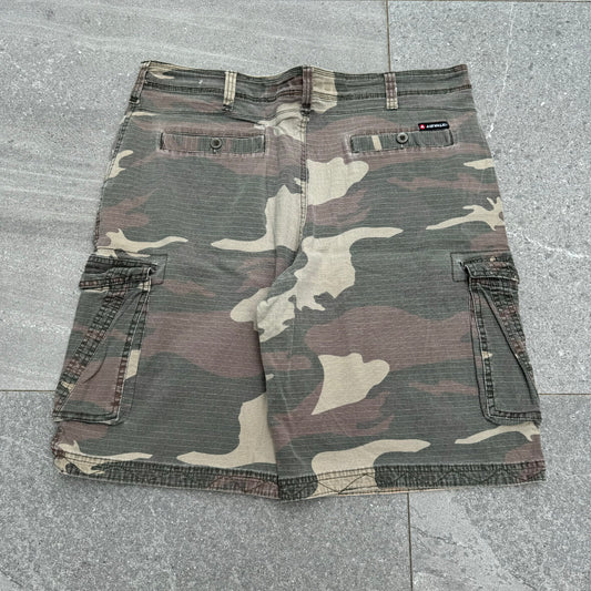 huge airwalk camo shorts - 38”