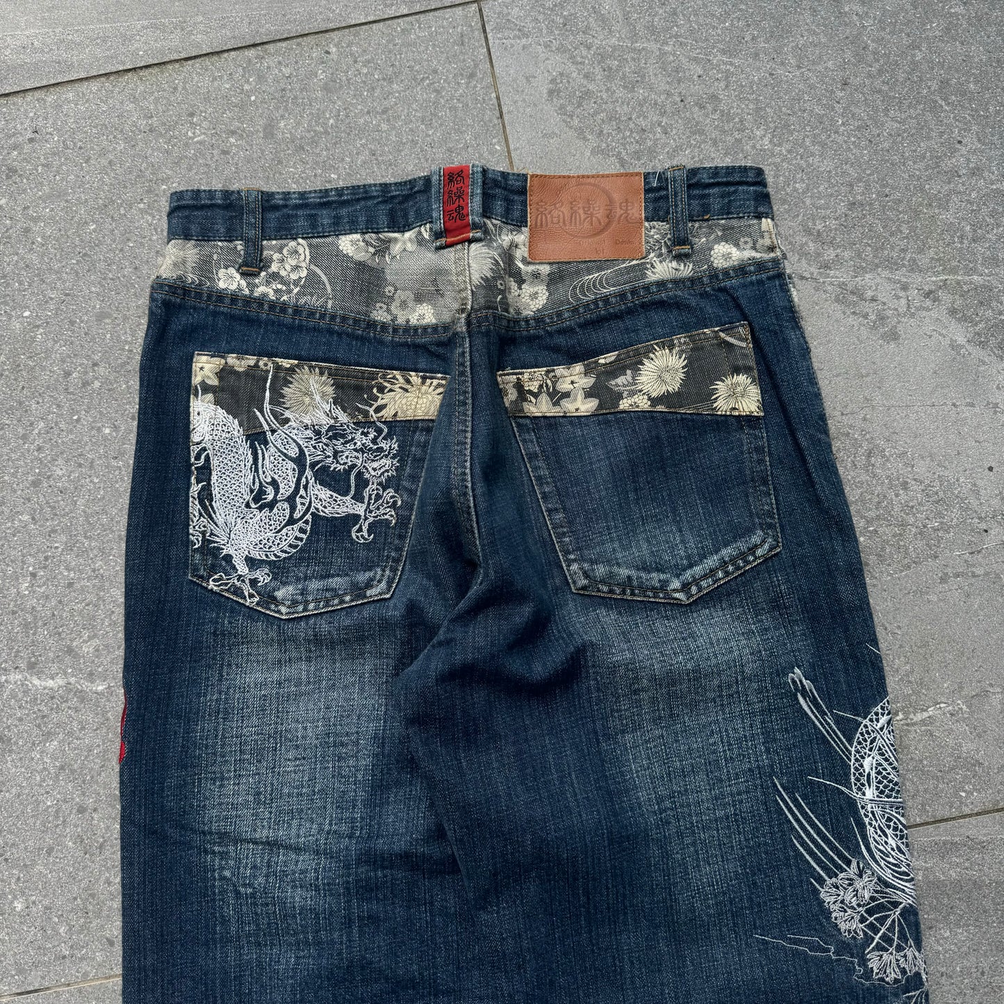 absolutely beautiful karakuri 32x28”