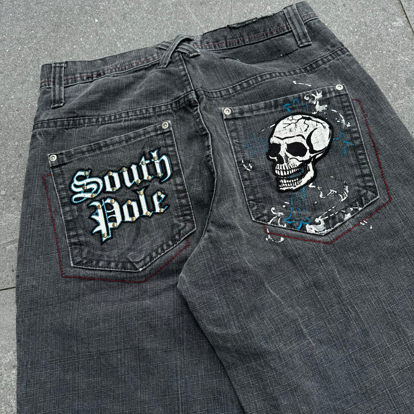 grail southpole skulls - 32”