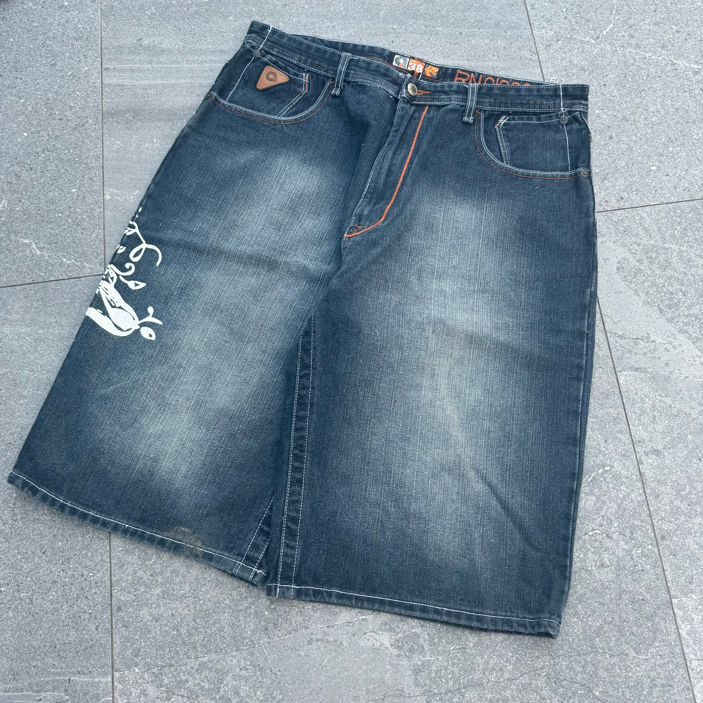 akademiks jorts - 38x14.5”