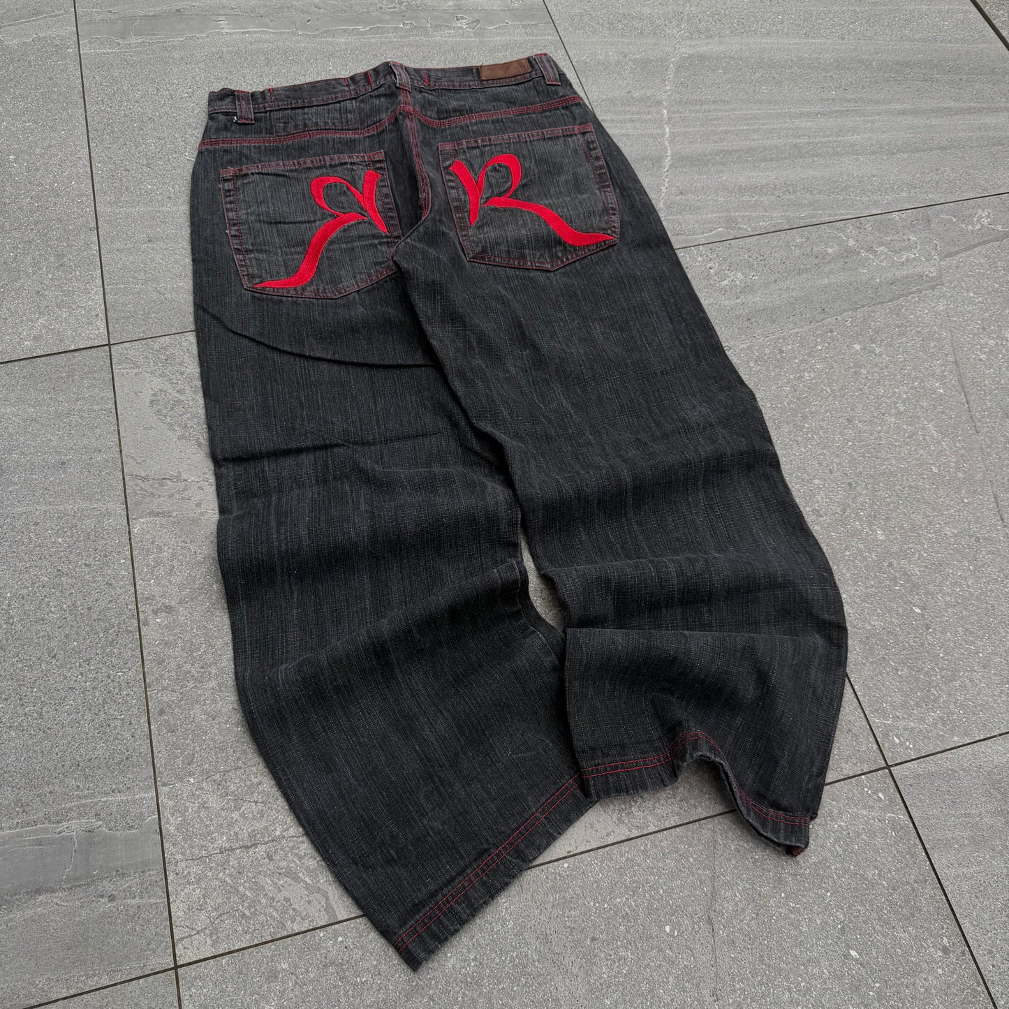 ashy black RRs - 32x30”