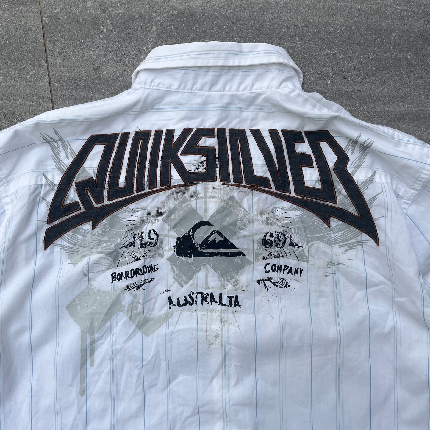 oh my god ts is beautiful. quiksilver button up - L