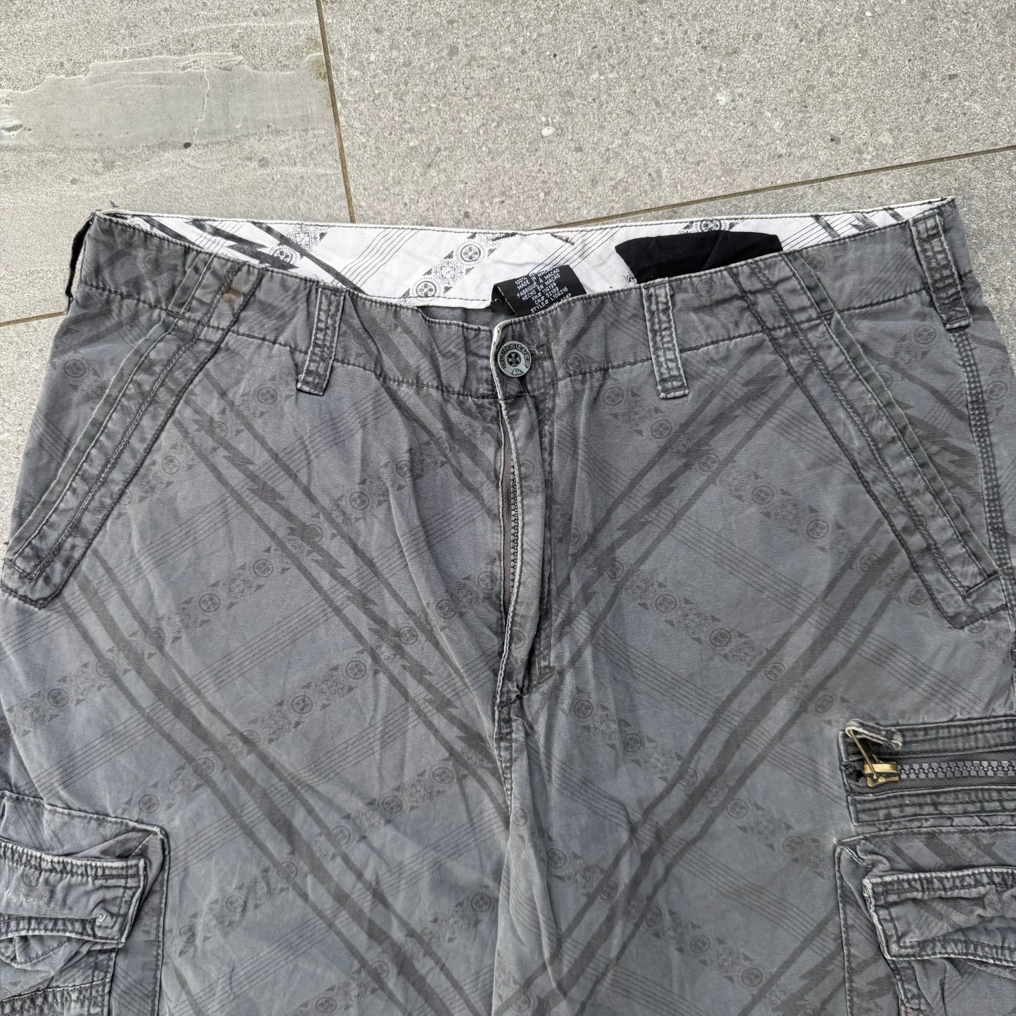 baggy quiksilver plaid cargos - 36”
