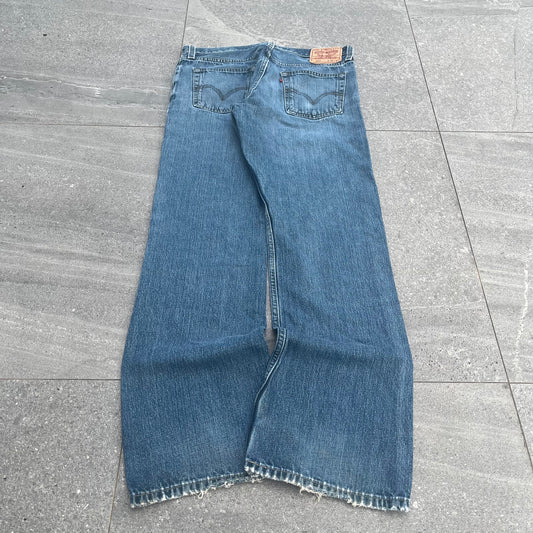 beautiful levi low rise bootcuts - 34x34”