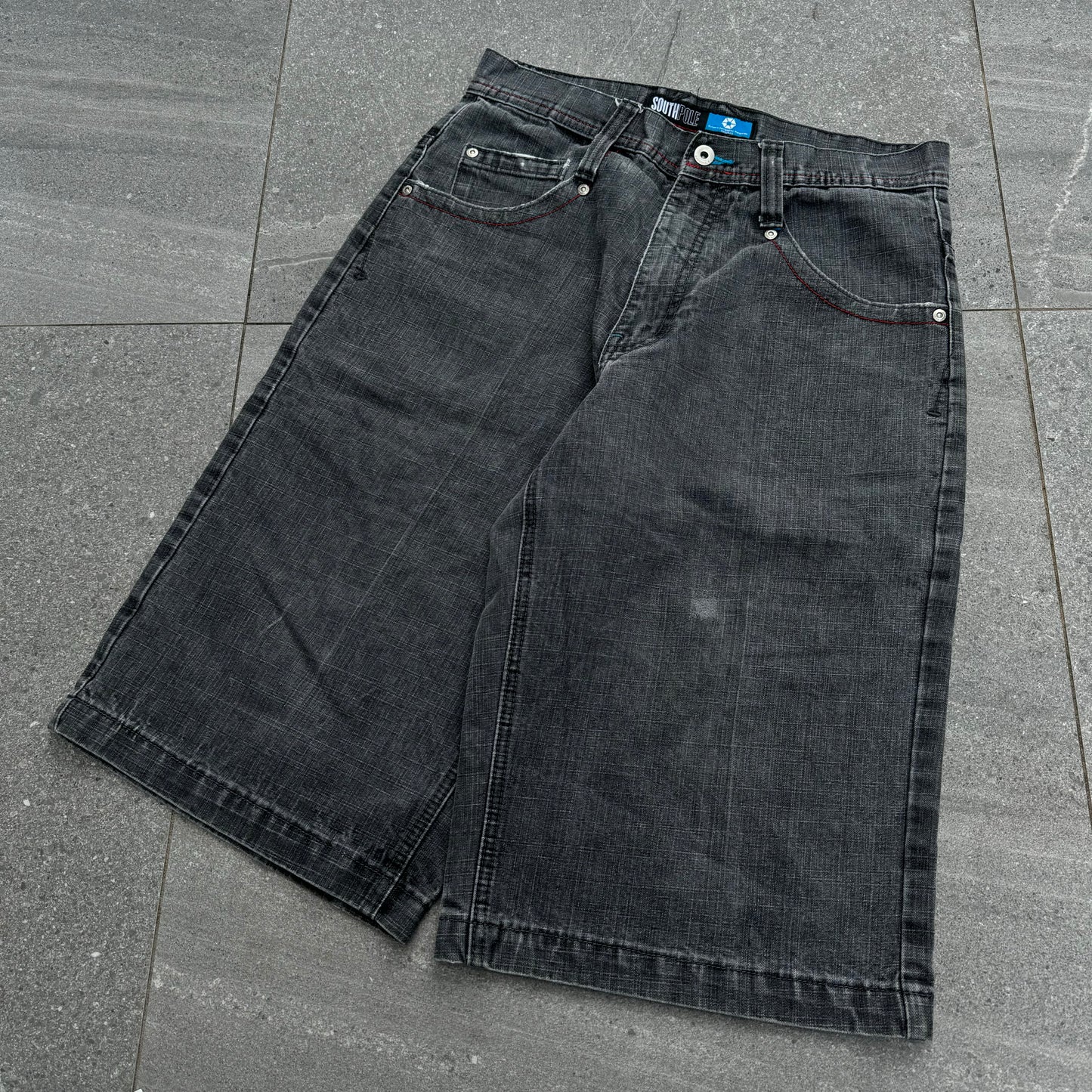 grail southpole skulls - 32”