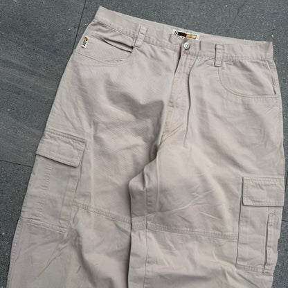 rare tan southpoles 🧼 - 38x30”