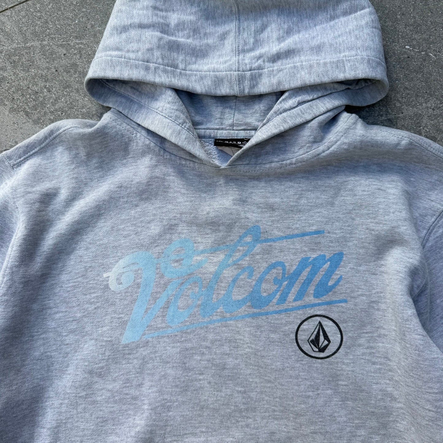 icy volcom hoodie (this one actually 10/10) - L