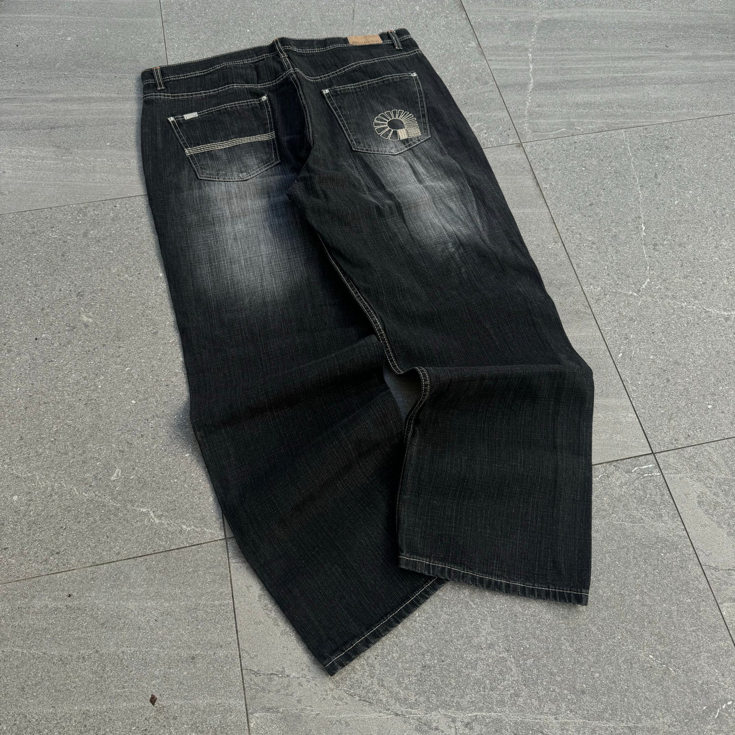 10/10 AKADEMIKS FADERS OMGEEE - 40x32”