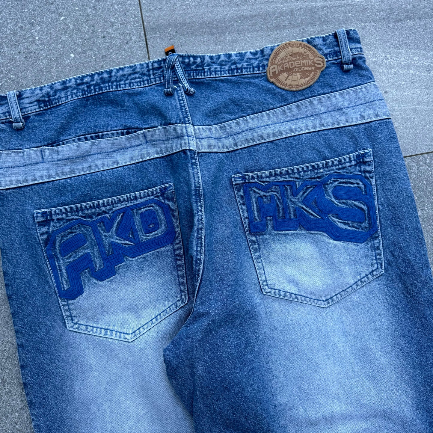 akademiks jeans - 40”