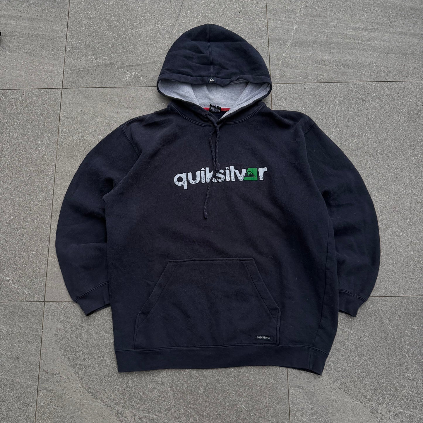 beautiful quiksilver navy hoodie 🫧 - M