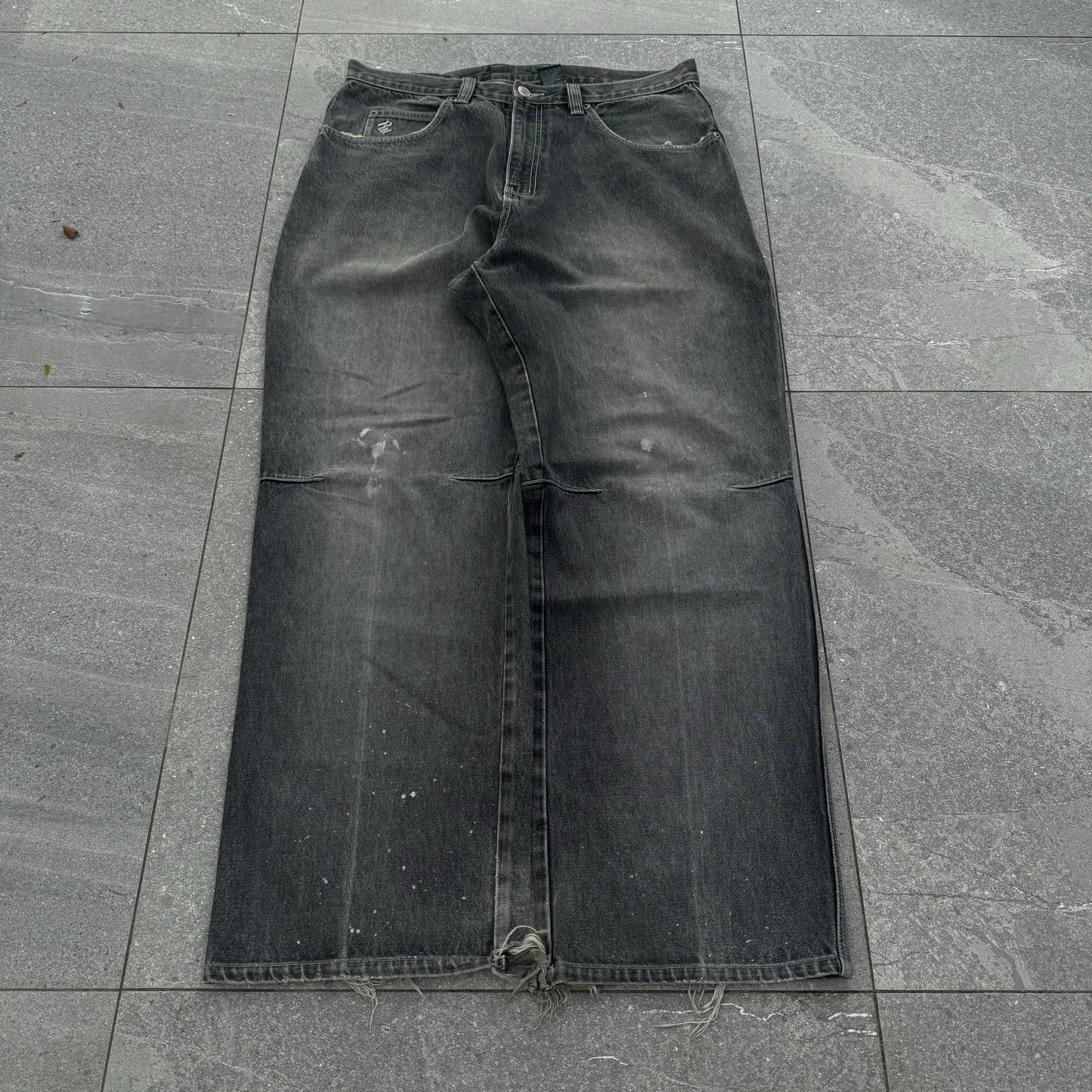 beautiful rocawear jeans - 36x32”