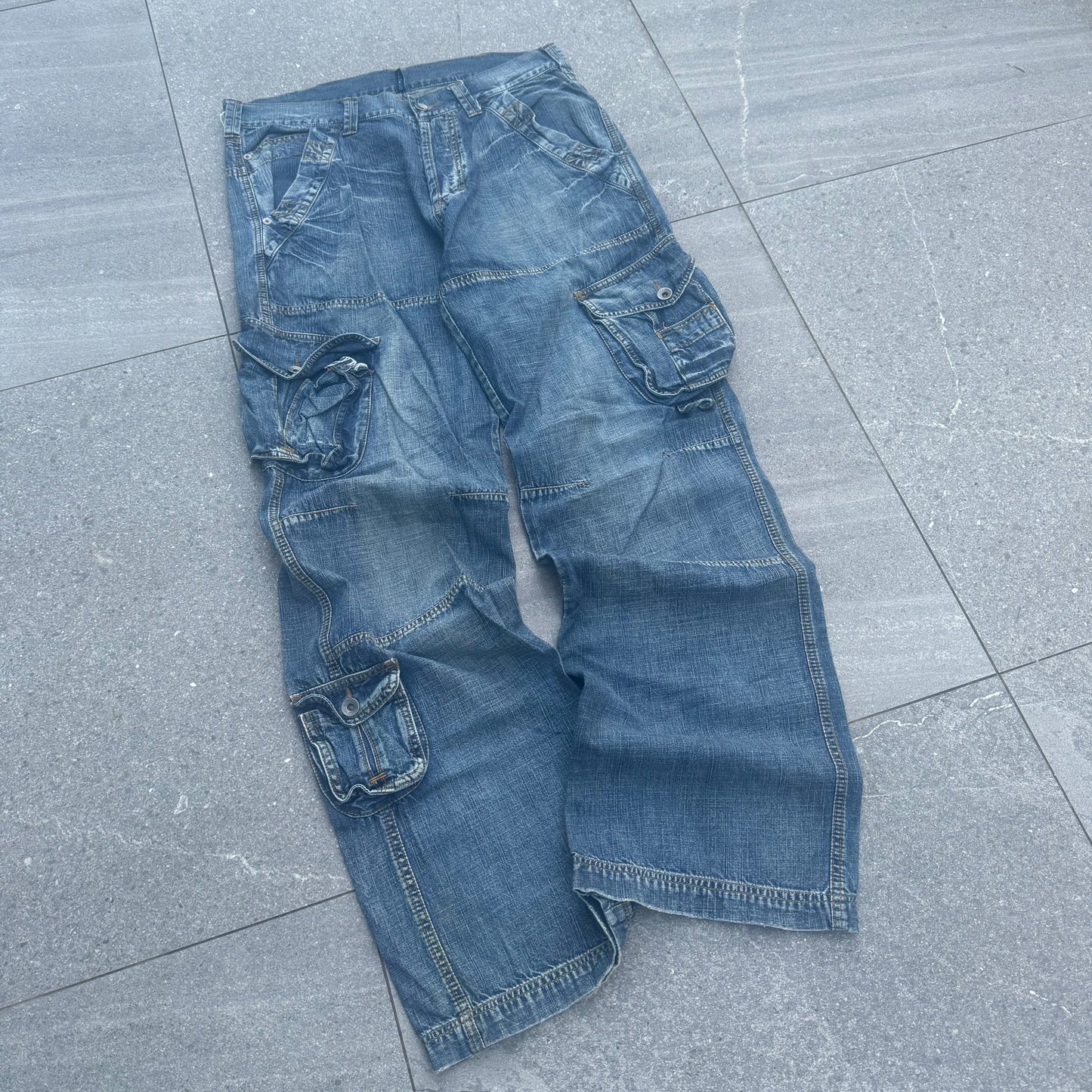genuinely fucking beautiful bootcut cargos - 33x33”