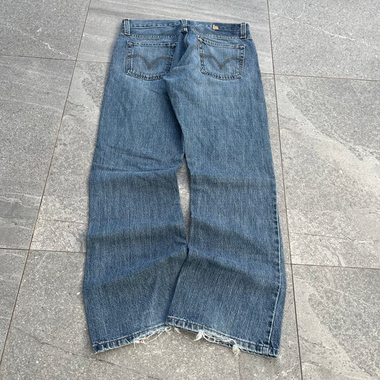 beaut pair of levi 527 low bootcuts - 32x32”