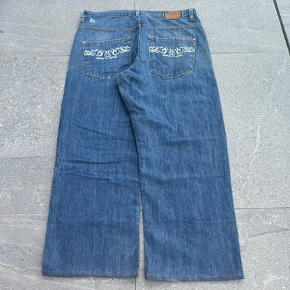 rocawear tribals - 38x29”