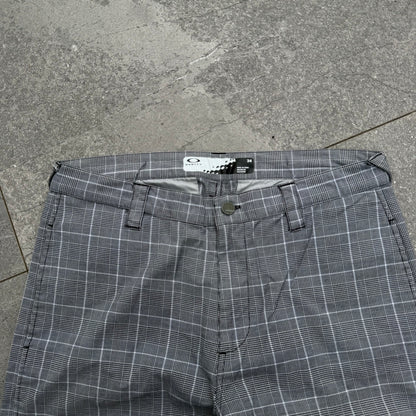 oakley plaid below knee shorts - 34”