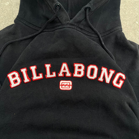 peak billabong embroidered spellout - L