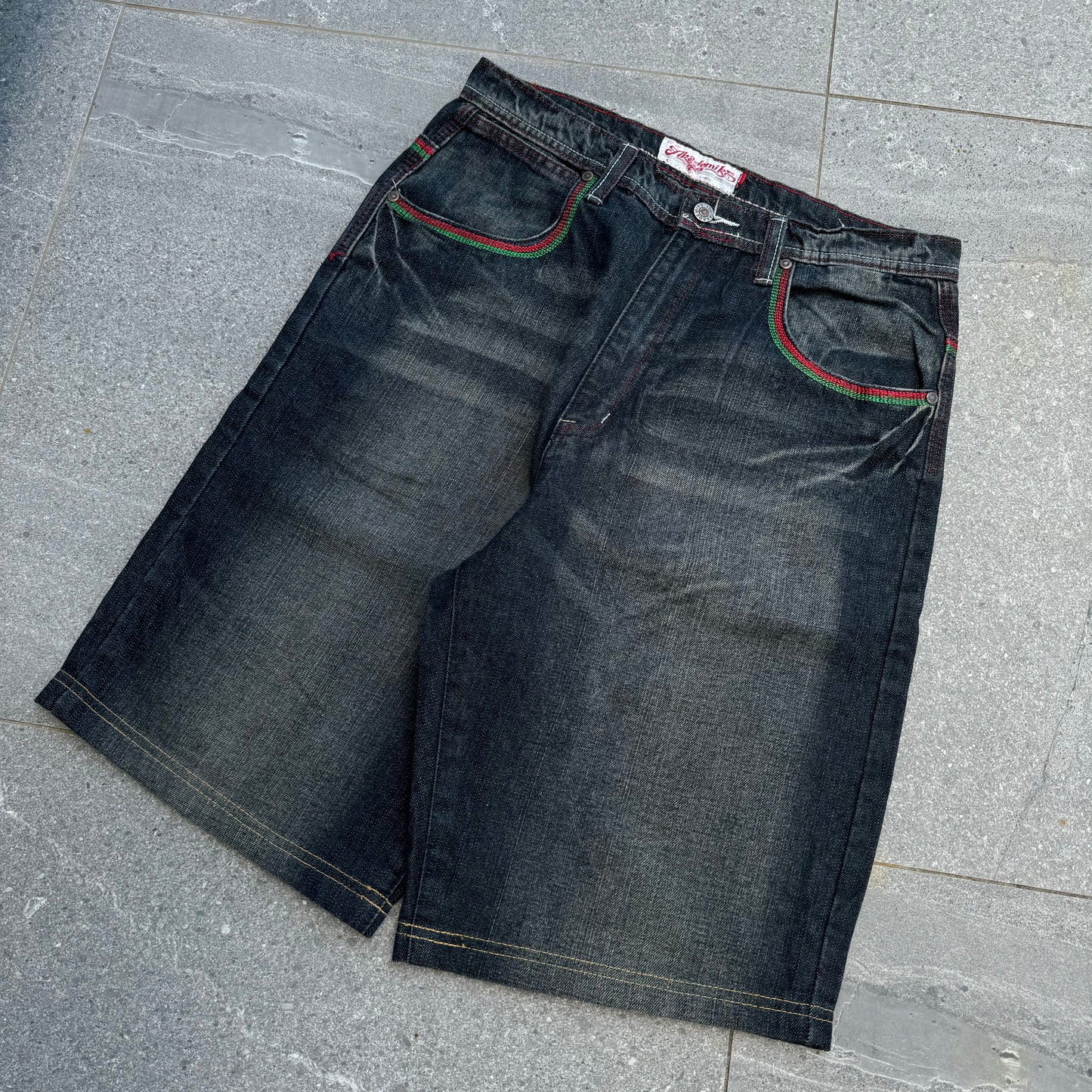 akademiks jorts - 33”