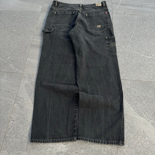 clean ecko carpenters - 38x33”