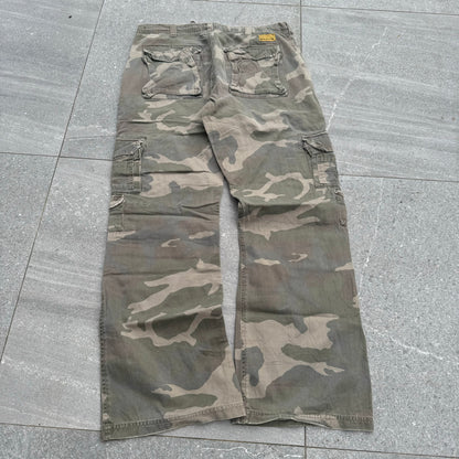 camo bootcuts (INSANE) 36x32”