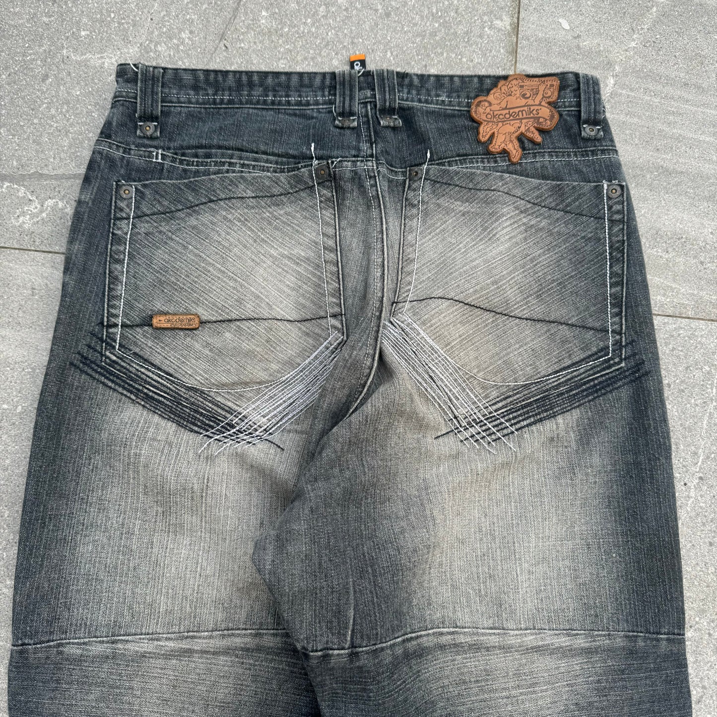 BROOOO THESE AKADEMIKS SO FUCKING TOUGH - 34x30”