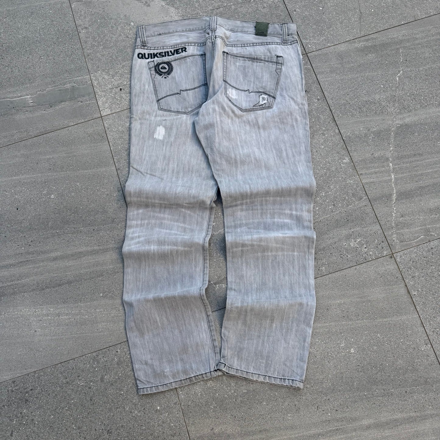 straight fit quiksilver concrete jeans - 36x32”