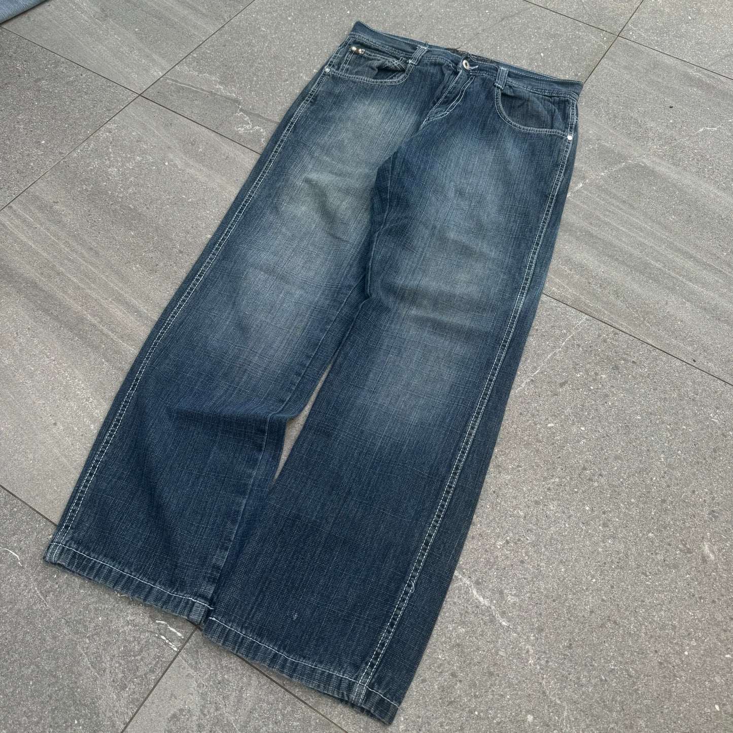 classic southpoles - 33x31”