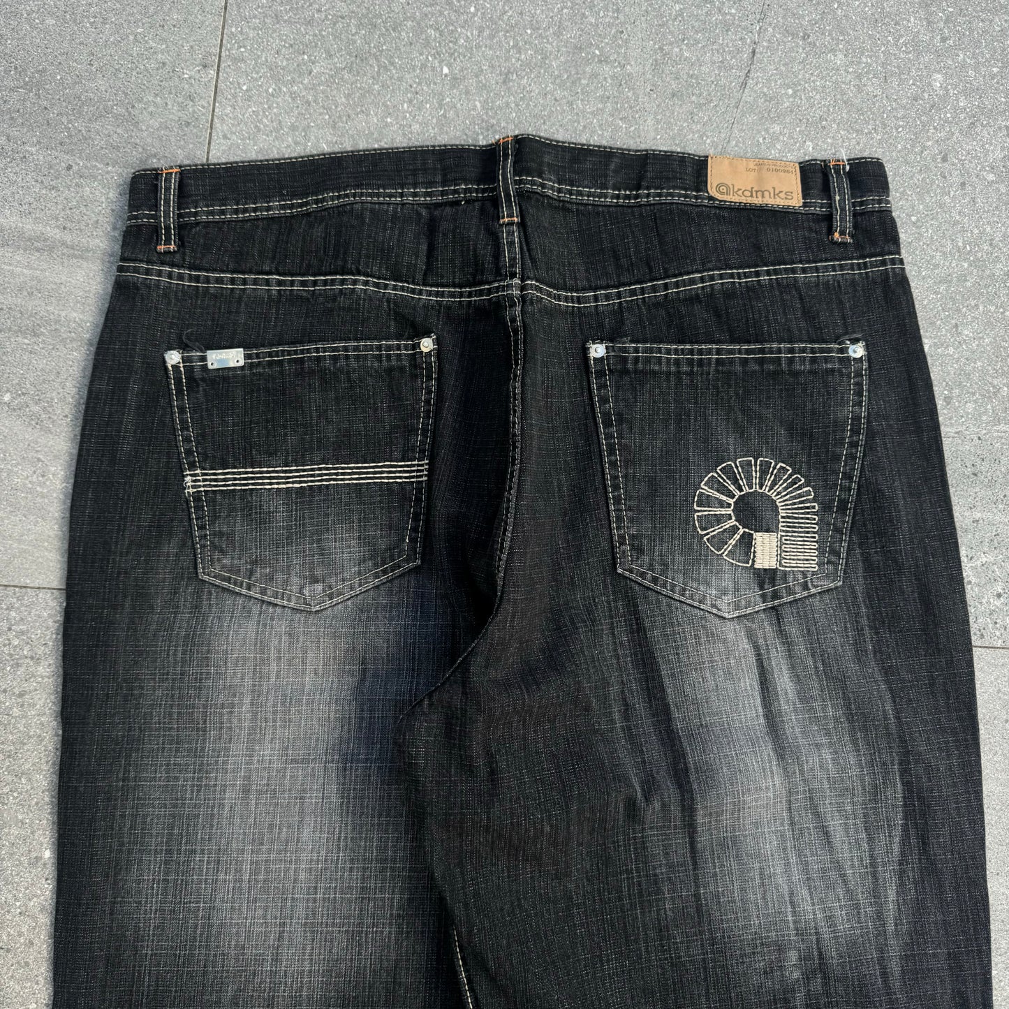 10/10 AKADEMIKS FADERS OMGEEE - 40x32”