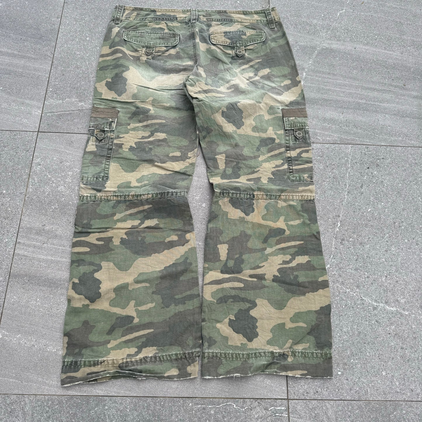 brazyyy old navy camo bootcuts - 38x31” (11.5” opening!)