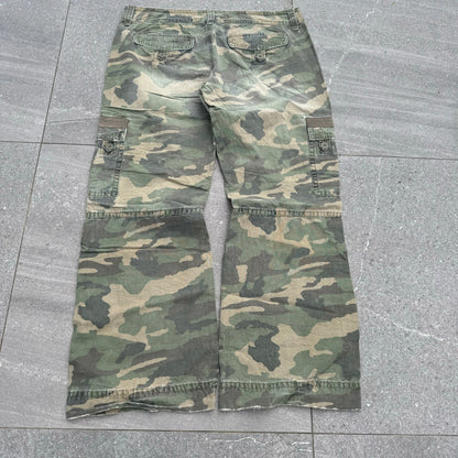 brazyyy old navy camo bootcuts - 38x31” (11.5” opening!)