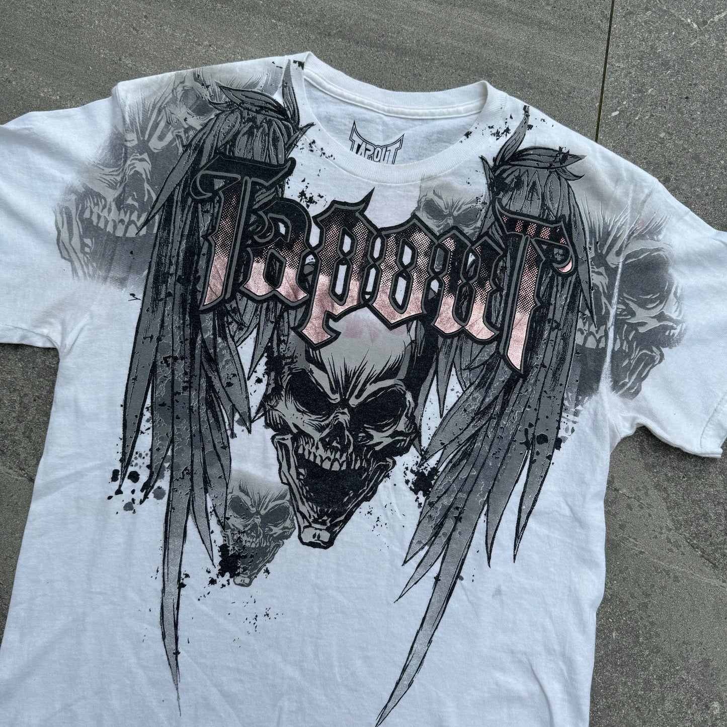 tapout winged skull tee - L
