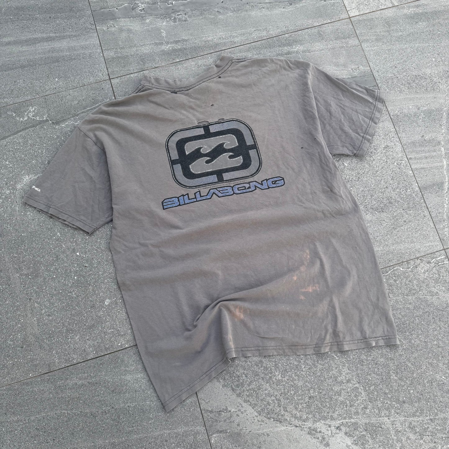 absolutely bonkers thrashed billabong tee - L