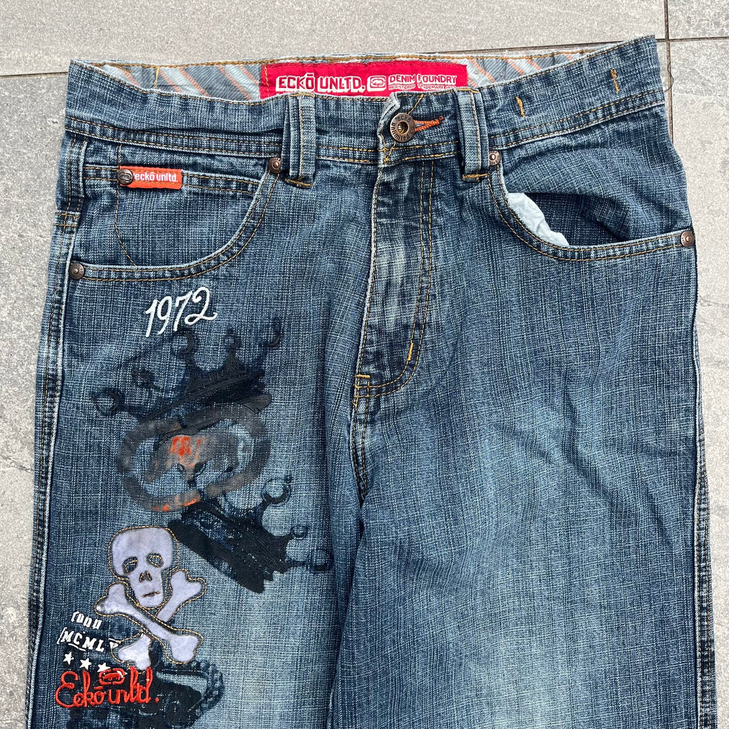 ecko front hit - 28x27”