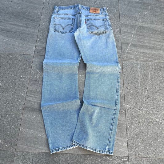wowowow lightwash beauties levi 527 low bootcuts  - 31x33”